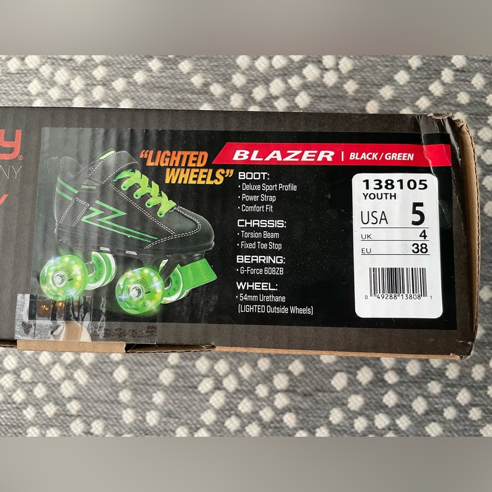 Roller Derby Blazer Boys Light Up Wheel Roller Skates Black Green 5 NEW IN BOX - Picture 7 of 12